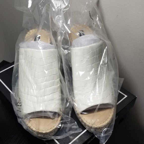 Karl Lagerfeld - Picture 1 of 4